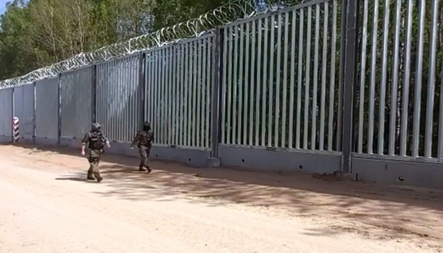 «Стена» на границе с беларусью: Польша построила уже 150 километров