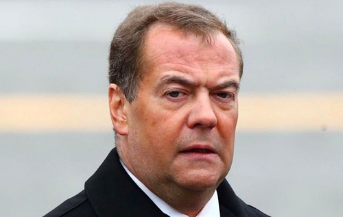 У Медведева случилось обострение неадекватности: угрожает Третьей мировой войной за «посягание» на Крым 