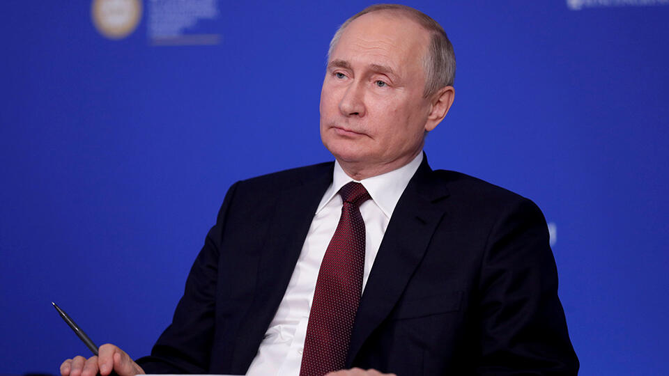 Путин с 72-минутной речью в Петербурге пытался развеять слухи о здоровье – британские эксперты 