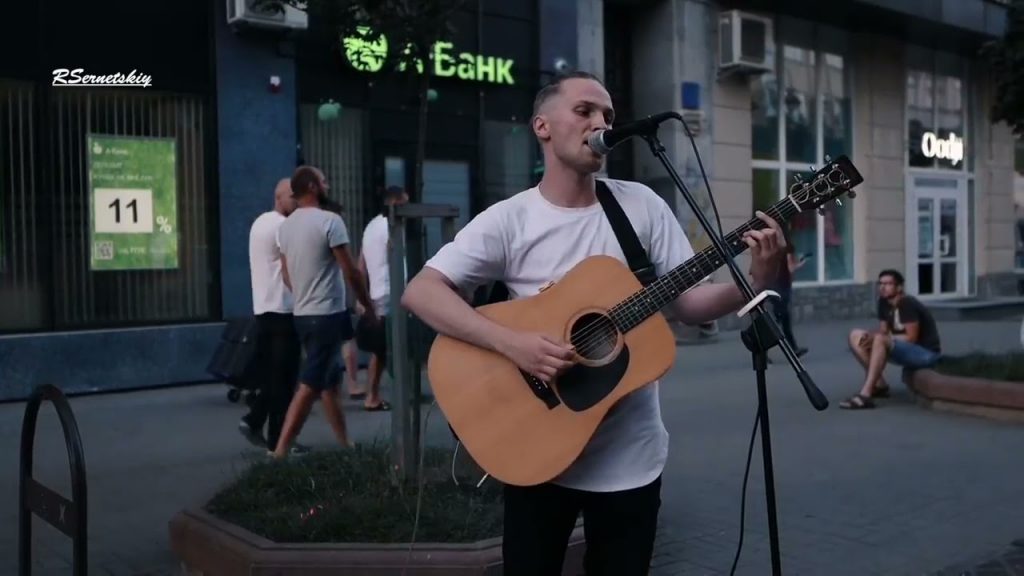 Еще один украинский город ввел запрет на исполнение песен на русском языке на улицах 