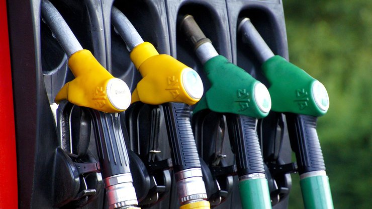 Стрибок до 65 гривень за літр: що буде з цінами на бензин в Україні