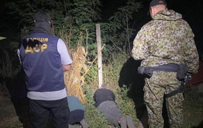 Полиция раскрыла группировку незаконного выезда украинцев в Одесской области: «работали» во время комендантского часа 