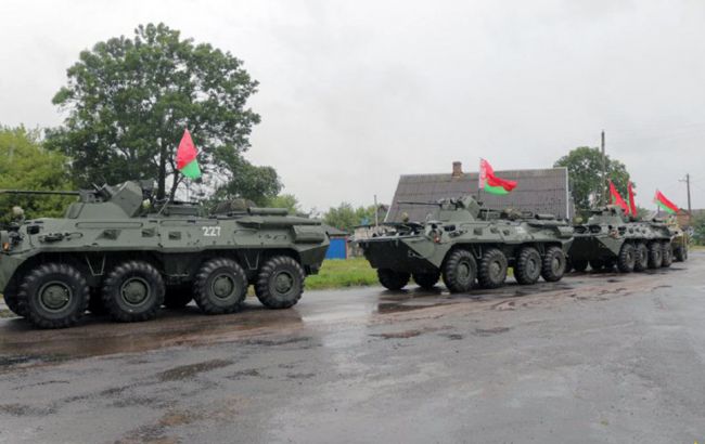 Лукашенко стягивает военную технику к границе с Украиной 