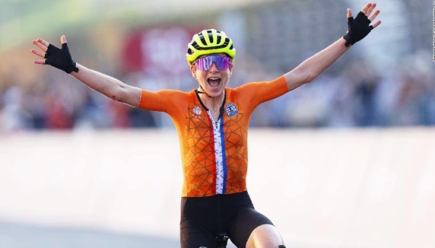 Нидерландка ван Влетен выиграла первый в истории женский Тур де Франс
