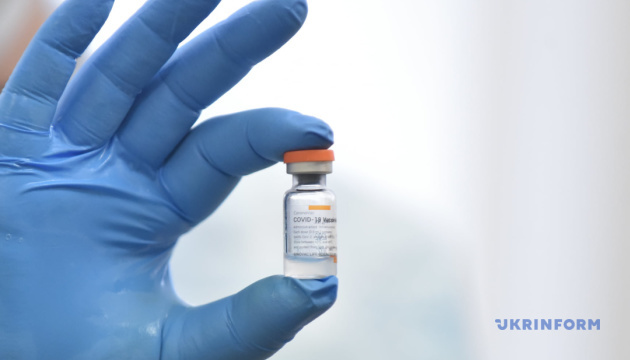 В США разрешили прививку обновленными вакцинами против коронавируса