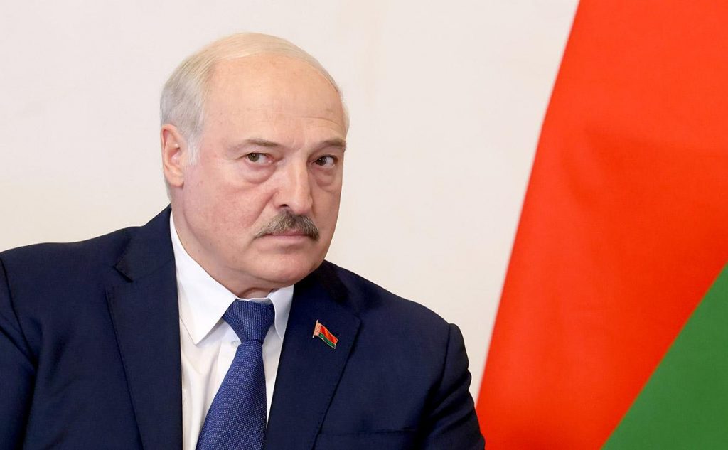 Лукашенко угрожает ликвидацией партии за отказ в сотрудничестве с властью 