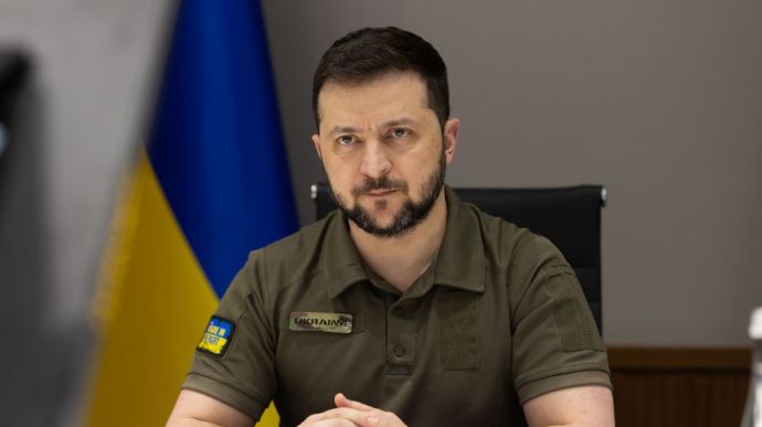 Зеленский ответил на очередную петицию о снятии запрета на выезд мужчин из Украины  