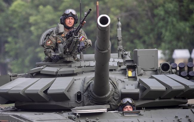 Россия перебрасывает подразделения к границе с Украиной: были замечены эшелоны с танками 