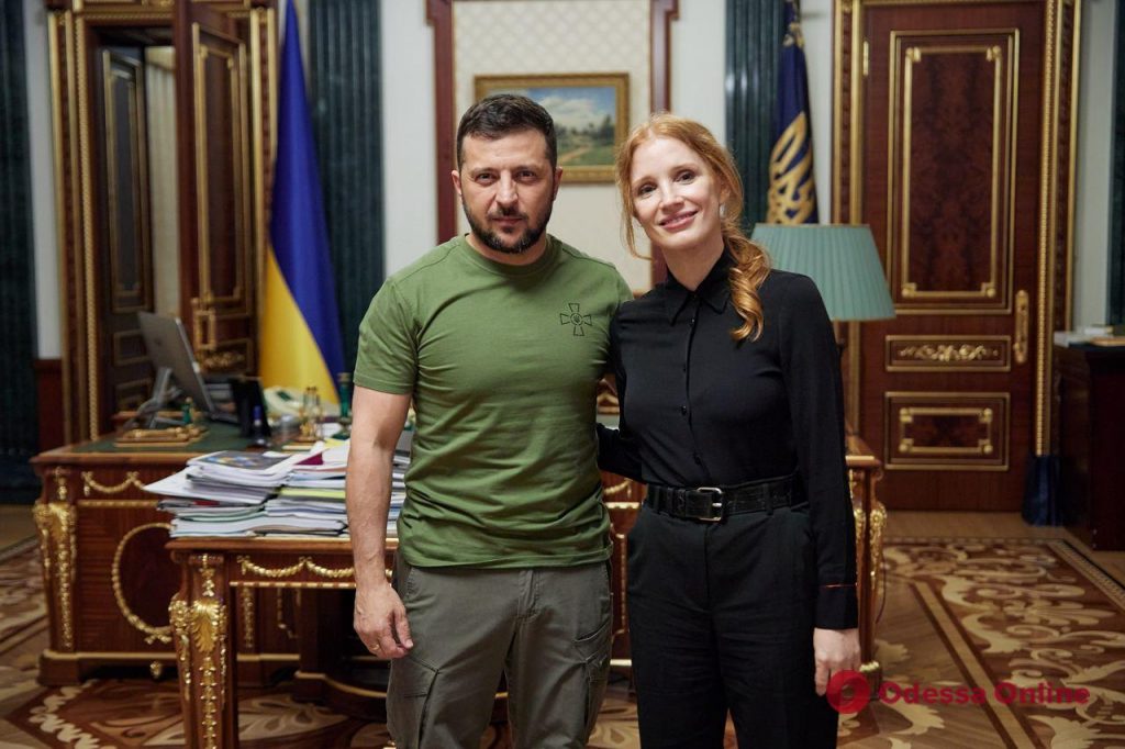 Голливудская актриса приехала в Украину и встретилась с Зеленским 