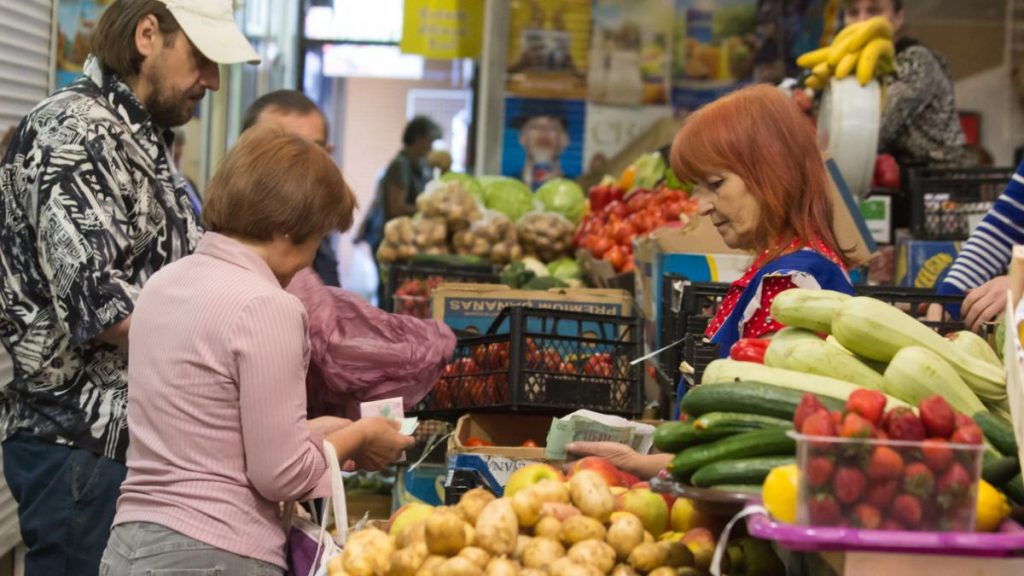 Украинцев предупредили об опасной инфекции, которую можно подхватить на рынке