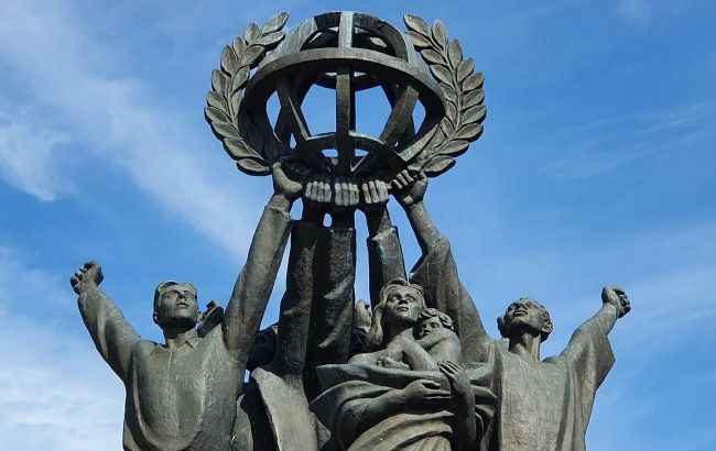 В Финляндии демонтировали подаренный Советским союзом монумент «Мир во всем мире»  