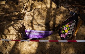 Ексгумація завершена: з'явились нові фото з місця масового поховання в Ізюмі