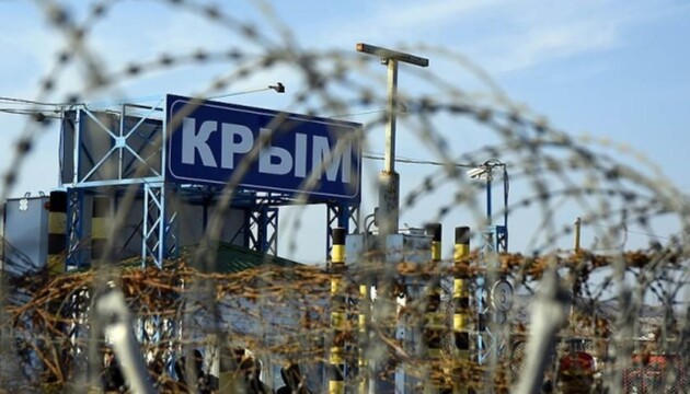 Российские оккупанты массово вывозят семьи из Крыма 