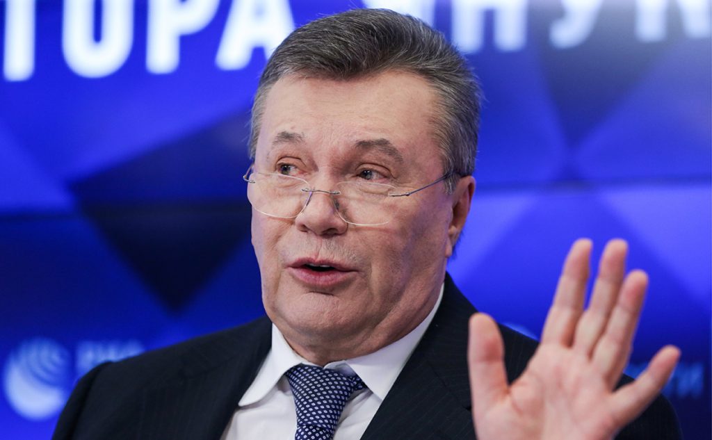 В ЕС приняли решение о снятии части санкций с Януковича и его сына  