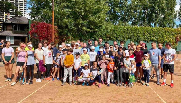 Стаховский сыграл на корте с юными теннисистами в Днепре и Запорожье