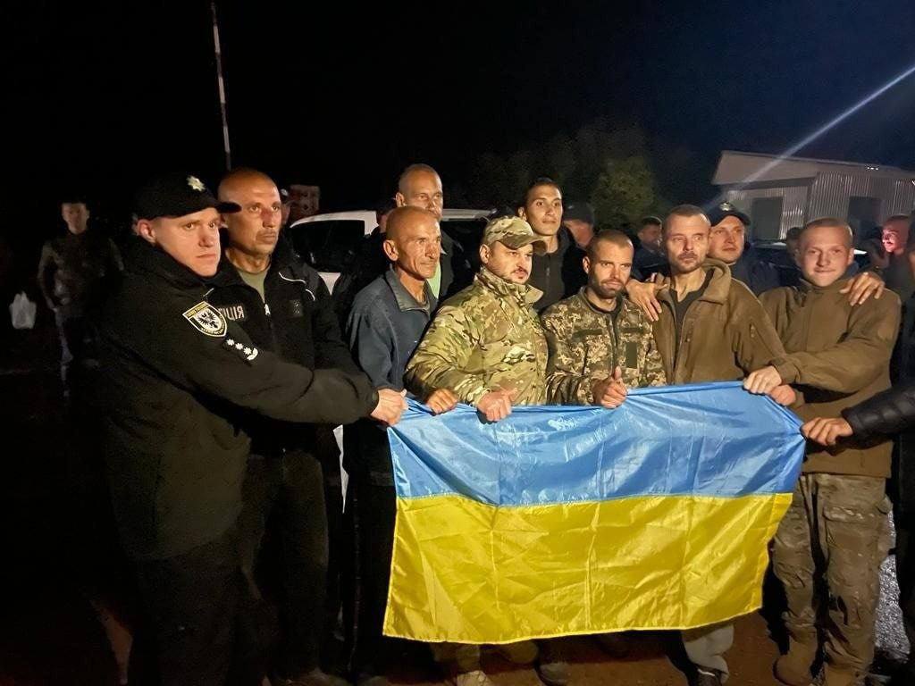 Украина обменяла Медведчука на более 200 военнопленных, среди них половина «азовцев»
