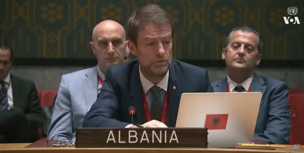 Представитель Албании в ООН жестко раскритиковал РФ за фейки о «боевых комарах и биолабораториях» в Украине