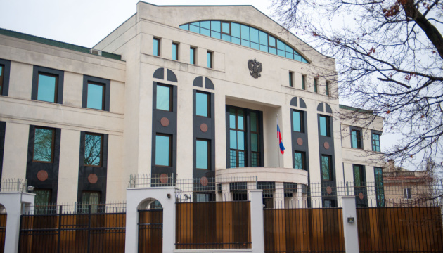 Молдова выдворяет сотрудника посольства рф