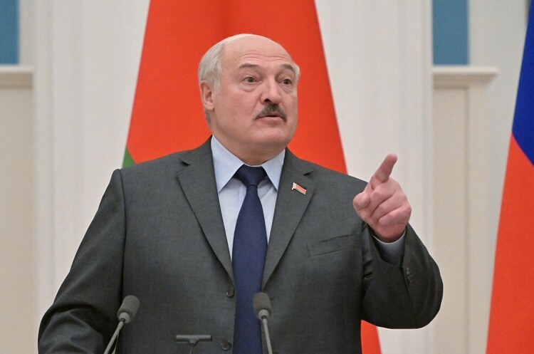 Лукашенко заявил белоруссам, что для спокойной жизни нужно «делать то, что я вам говорю»