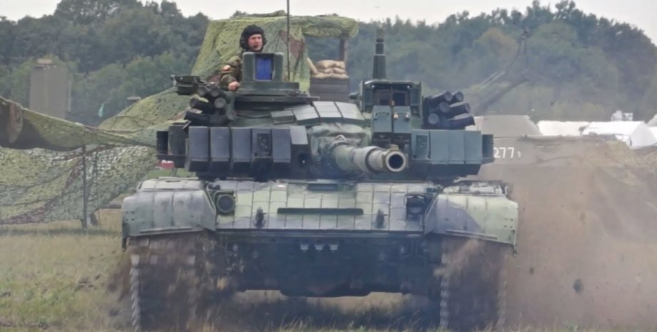 Чешские волонтеры купили танк для ВСУ