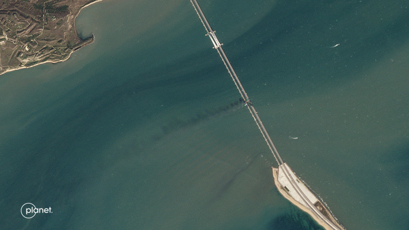 З’явилися супутникові знімки Кримського мосту після вибуху