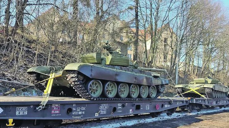 Чехія схвалила постачання Україні важкої зброї