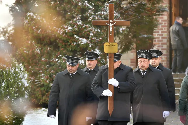 В польском Пшеводуве похоронили первую жертву падения ракеты