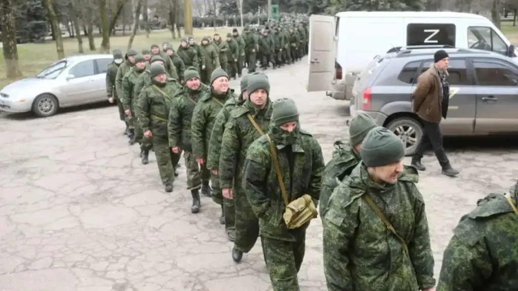 В оккупированном Донецке мобилизировали полуслепого и отправили его на фронт
