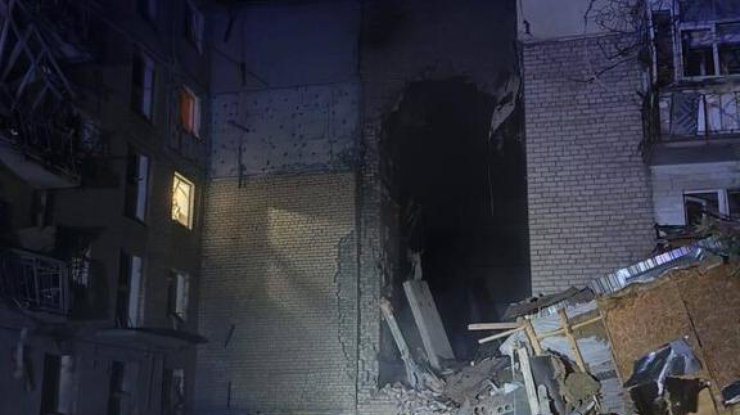 Завалилися цілі квартири: окупанти поцілили по п'ятиповерхівці в Миколаєві (відео)