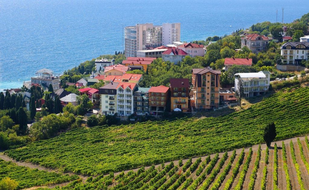 Россияне начали массово продавать недвижимость в Крыму