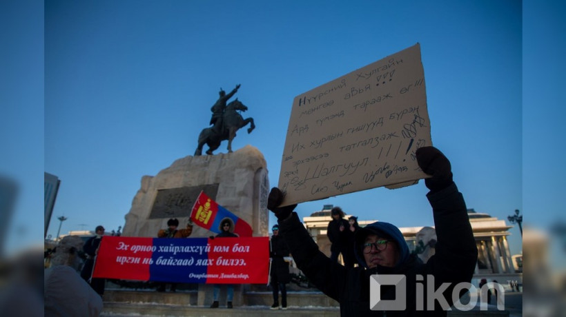 В Монголии из-за «угольного скандала» вспыхнули протесты, люди штурмуют правительство