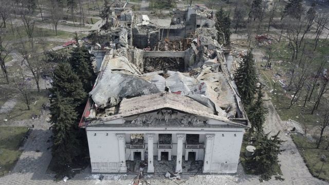 Россияне снесли Драмтеатр в Мариуполе, на который сами сбросили авиабомбу