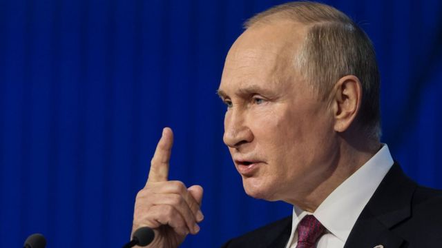 «Властелин колец» по-кремлевски: Путин сделал пафосные подарки участникам саммита стран СНГ