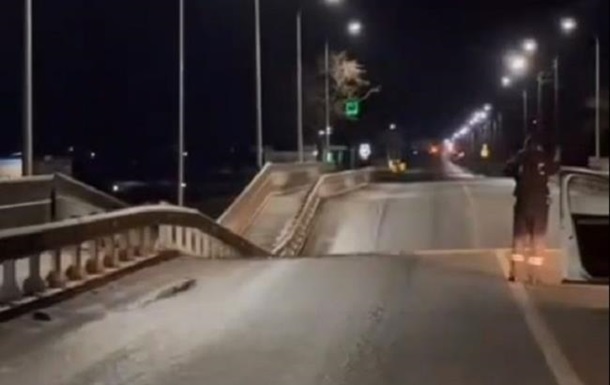 Украинские военные нанесли удар по мосту под Мелитополем