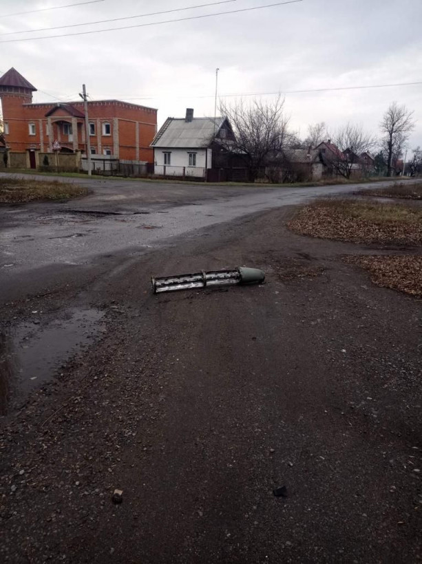 Окупанти вдарили по центру Гірника на Донеччині, 8 людей поранено (фото)