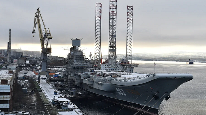 В Мурманске вспыхнул пожар на единственном в России авианосце «Адмирал Кузнецов»