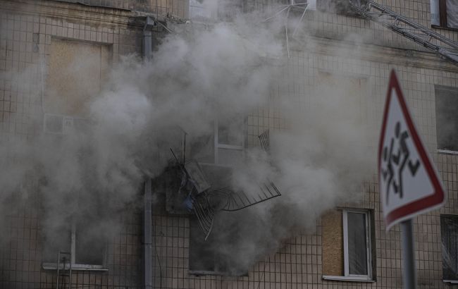 Россияне снова обстреливают Харьков: жителей просят находится в укрытиях