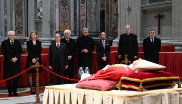 В Ватикане прощаются с Папой Бенедиктом