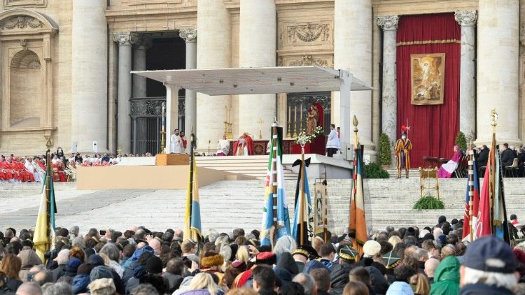 В Ватикане похоронили Папу Римского Бенедикта XVI