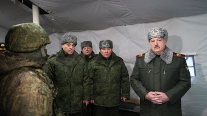 «Общее дело делаем»: Лукашенко приехал к российским военным в Беларуси