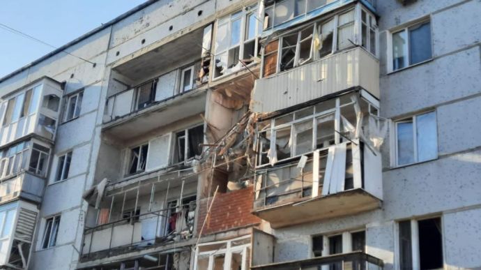Оккупанты ударили по жилому кварталу в Курахово, есть жертва и раненые