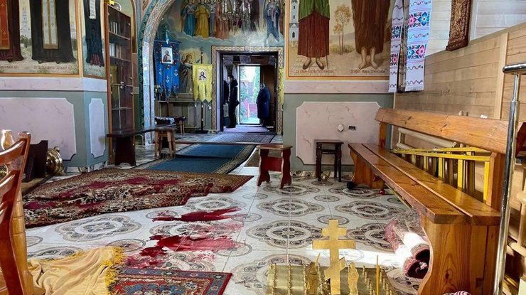 У Вінниці у храмі ножем поранили священника УПЦ МП (фото)