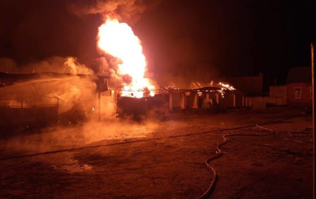 Оккупанты утром обстреляли Купянск: есть попадания в дома, вспыхнули пожары