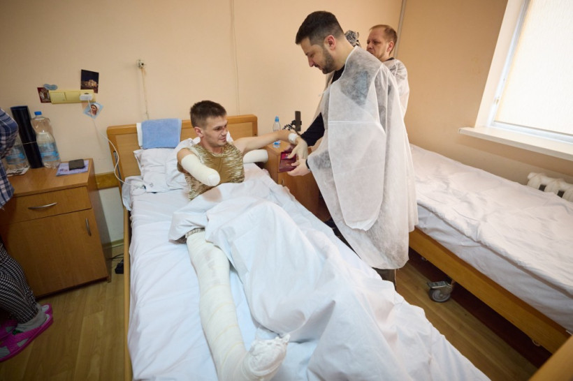 Зеленський приїхав до Львова та відвідав поранених бійців (відео)