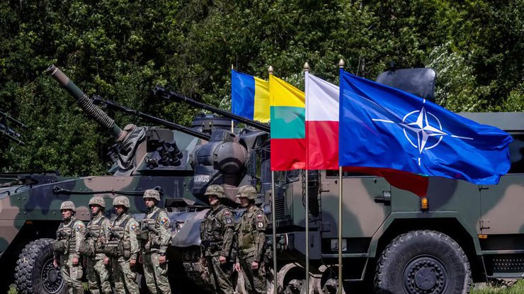 НАТО збільшить угруповання біля кордонів росії до 300 тисяч військових - Politico