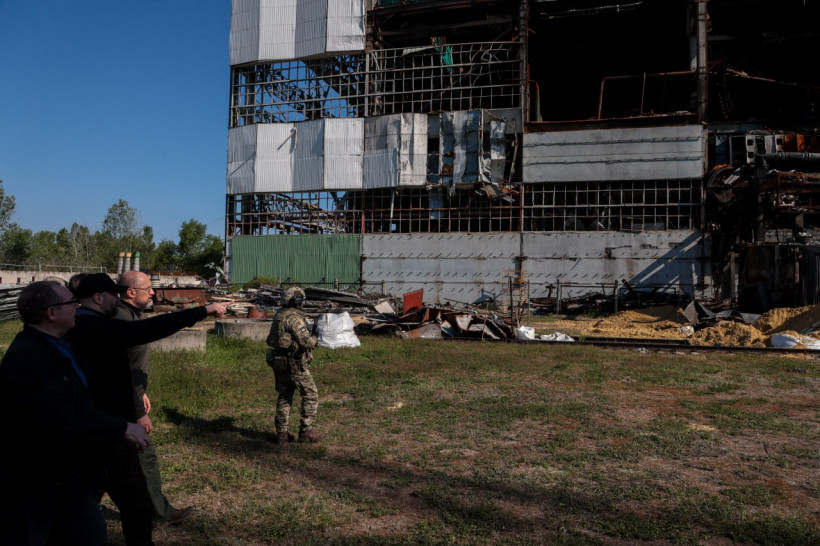 "Збитки колосальні": Шмигаль оглянув руйнування на Харківській ТЕЦ (фото)