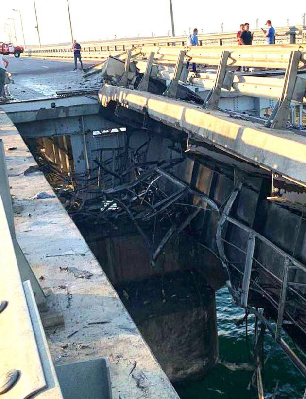 У росії інцидент на Кримському мосту назвали терактом