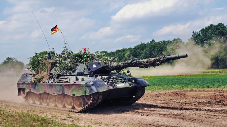 Німеччина передала Україні перші 10 танків Leopard