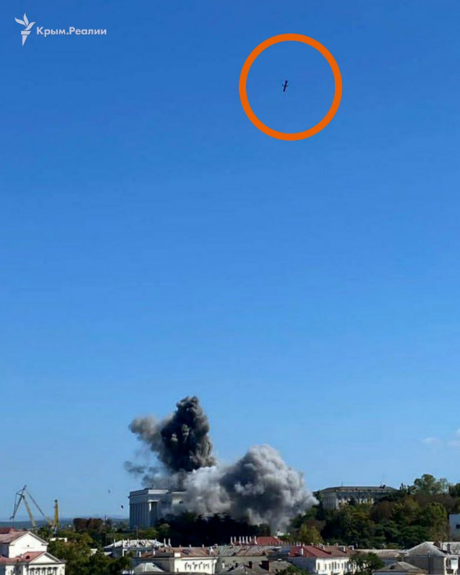 У мережі з'явилося відео ракетного удару по штабу Чорноморського флоту рф