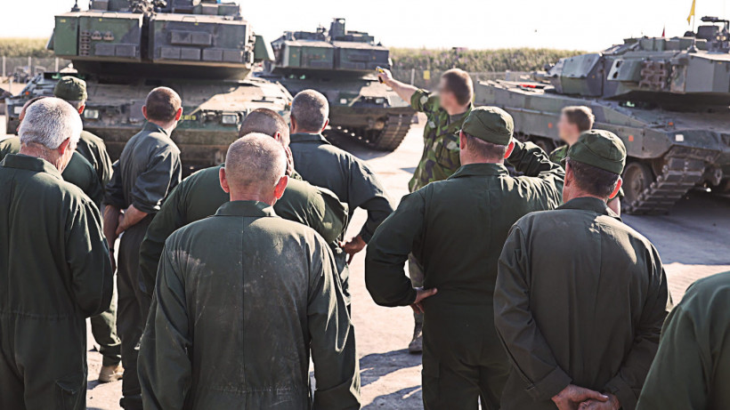 Швеція передала Україні 10 танків Stridsvagn 122